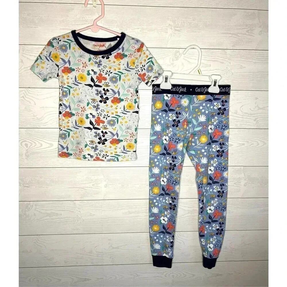 Cat & Jack girl’s floral pajama set Size 6